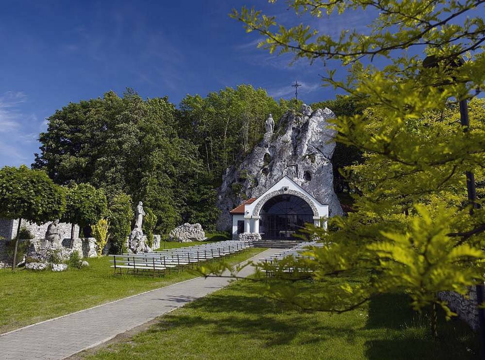 Sanktuarium Matki Bożej łaskawej Chmielnik PODZAMCZE - ZAMEK OGRODZIENIEC I SANKTUARIUM MB SKAŁKOWEJ...